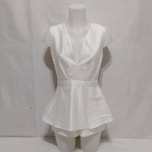 Hopeshow Weekend Sleeveless V-Neck Peplum Hem Romper Small Elegant Coastal Chic
